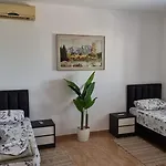Homebythelake-shiroke Hébergement de vacances *