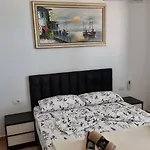 Homebythelake-shiroke * Široka