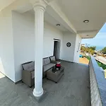 Homebythelake-shiroke * Široka