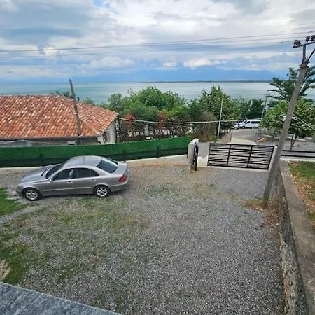 Homebythelake-shiroke Vakantiehuis *