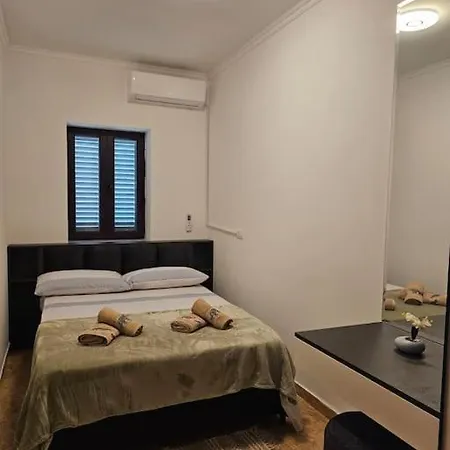 Homebythelake-shiroke Vakantiehuis *