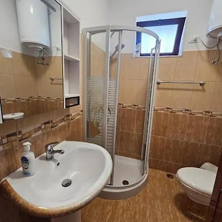 Homebythelake-shiroke Vakantiehuis *