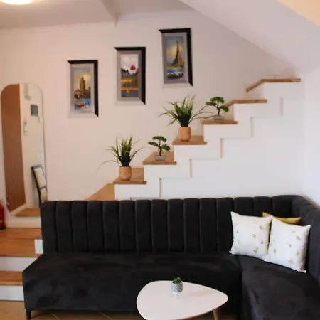 Homebythelake-shiroke Vakantiehuis