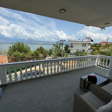 Homebythelake-shiroke * Široka