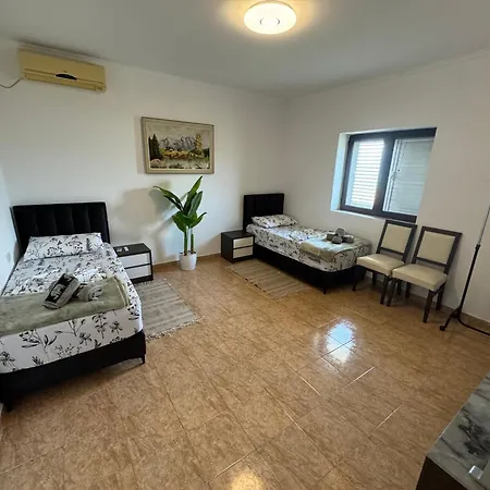 Homebythelake-shiroke Vakantiehuis