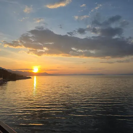 Homebythelake-shiroke * Široka