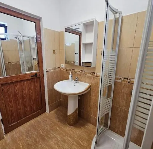 Homebythelake-shiroke Široka