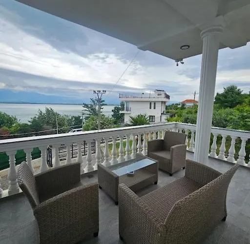 Homebythelake-shiroke Široka