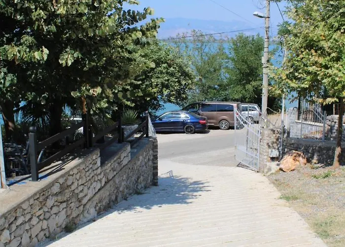 Homebythelake-shiroke