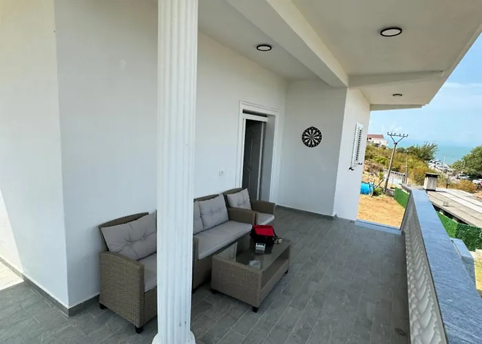 Homebythelake-shiroke * Široka